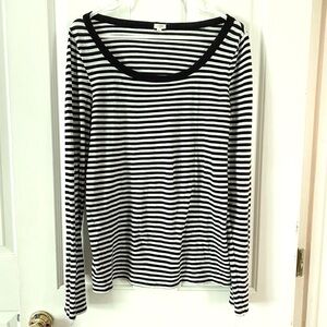 Black and White Lightweight  Long Sleeve Tee size Large